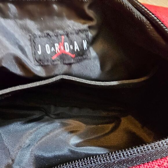 Air Jordan 1 3 4 5 6 11 Travel Toiletry Bag Bred Black Zippers Pockets Carry On - Picture 3 of 7